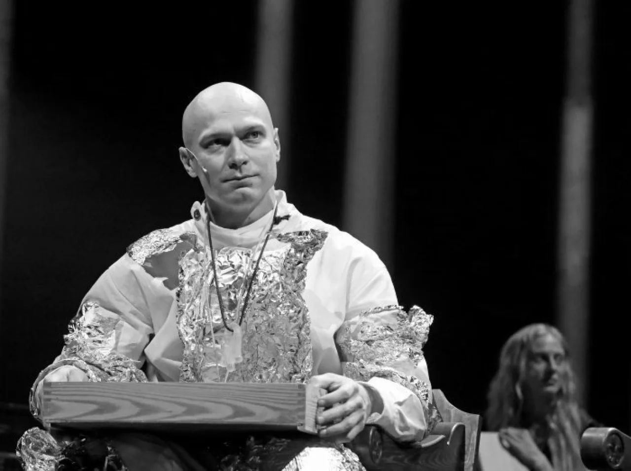 Юра Борисов уходит из «Гамлета» МХТ.